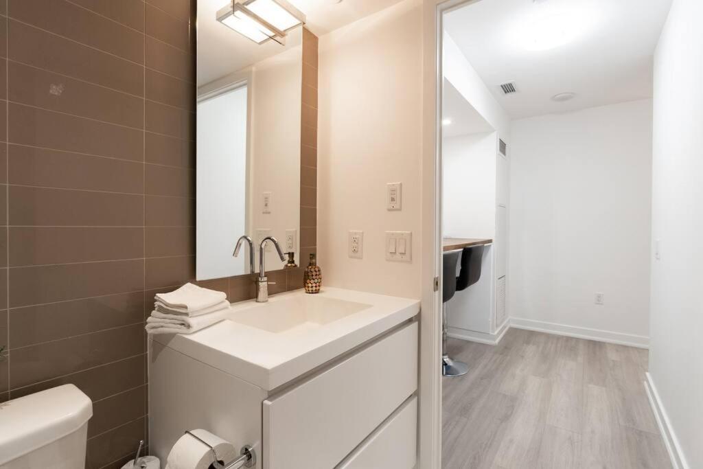 Luxe 2 Bed Suite Downtown Toronto Near Waterfront Bagian luar foto